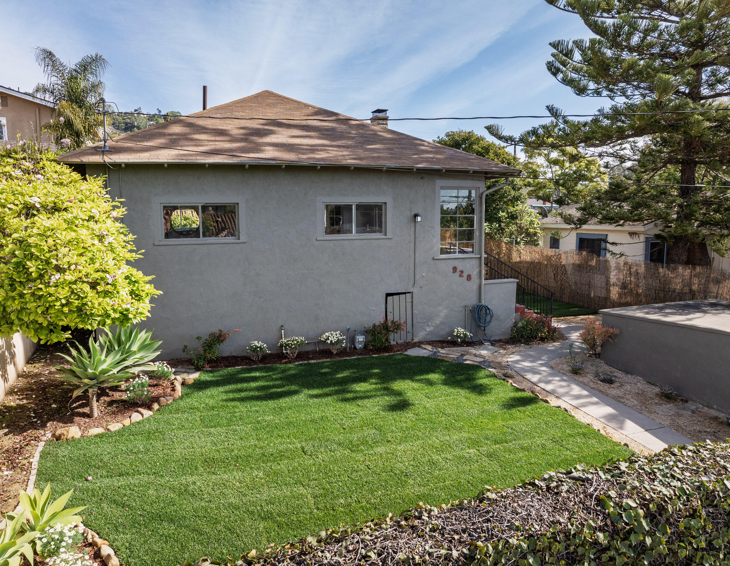 928 Spring Street Santa Barbara, CA 93103 - Photo 2 of 28 Front Yard