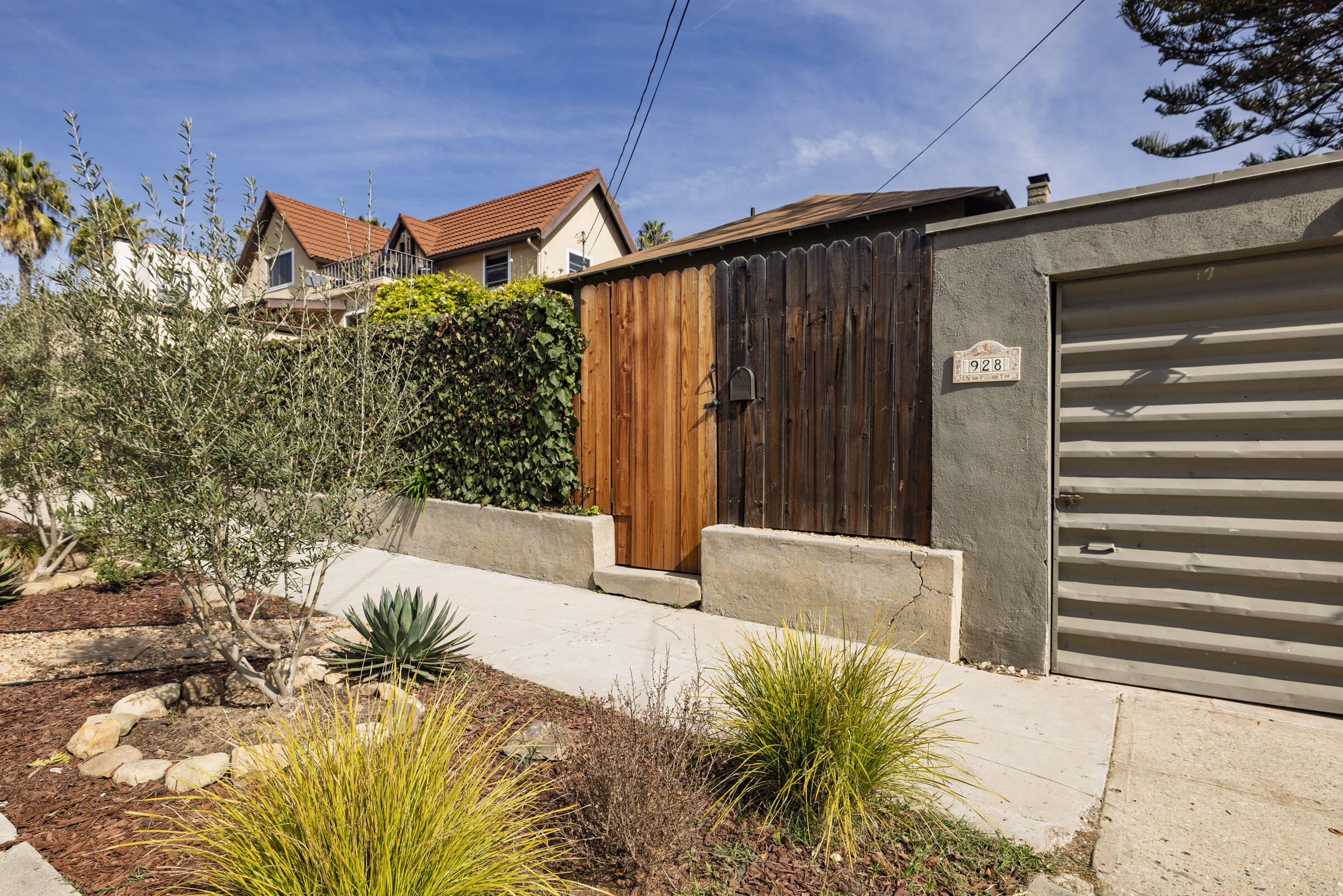 928 Spring Street Santa Barbara, CA 93103 - Photo 22 of 28 Private fenced entry