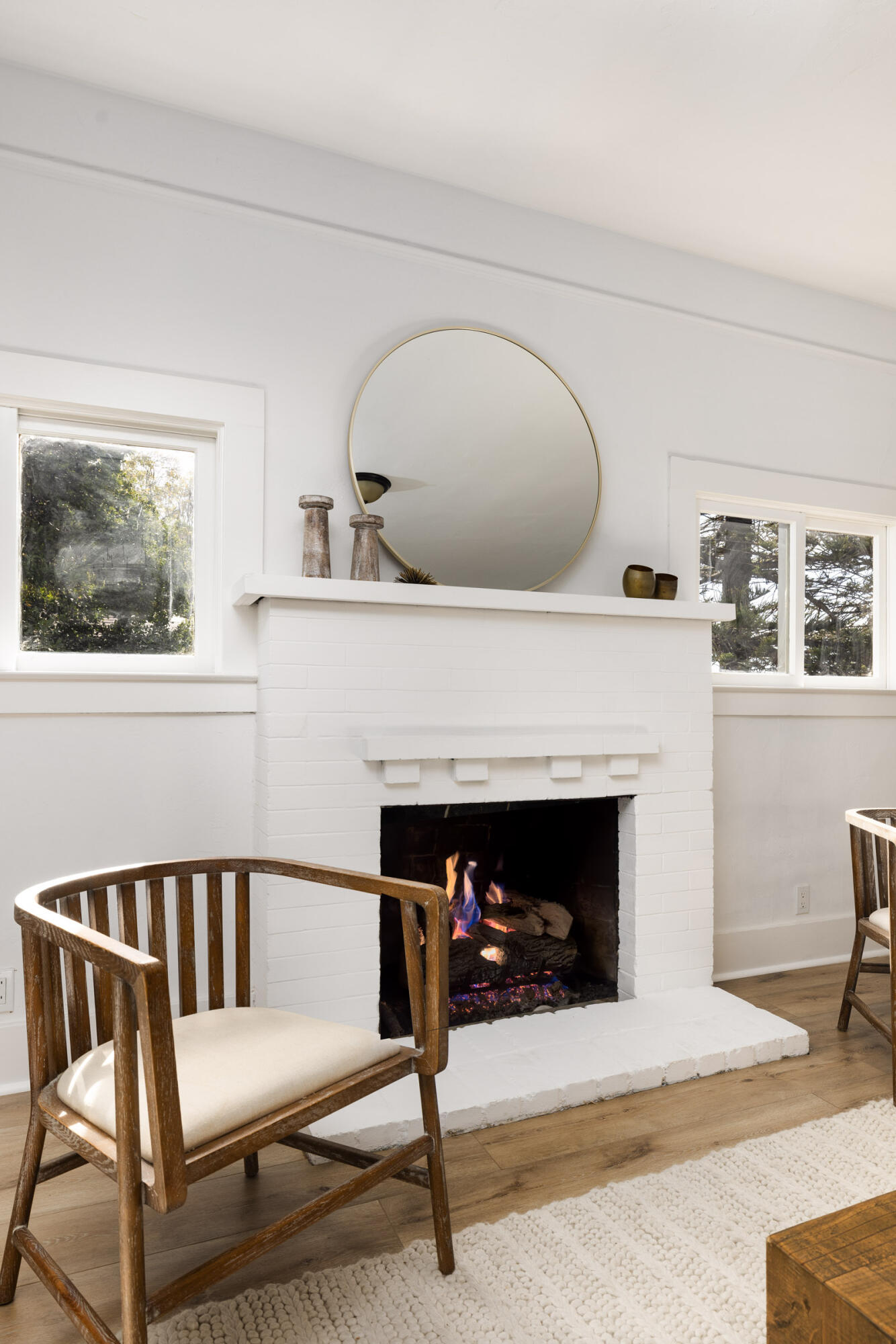928 Spring Street Santa Barbara, CA 93103 - Photo 5 of 28 Sitting area
