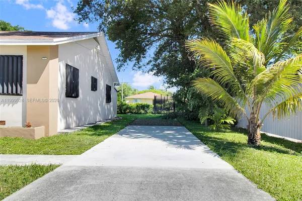 a front view of house with yard