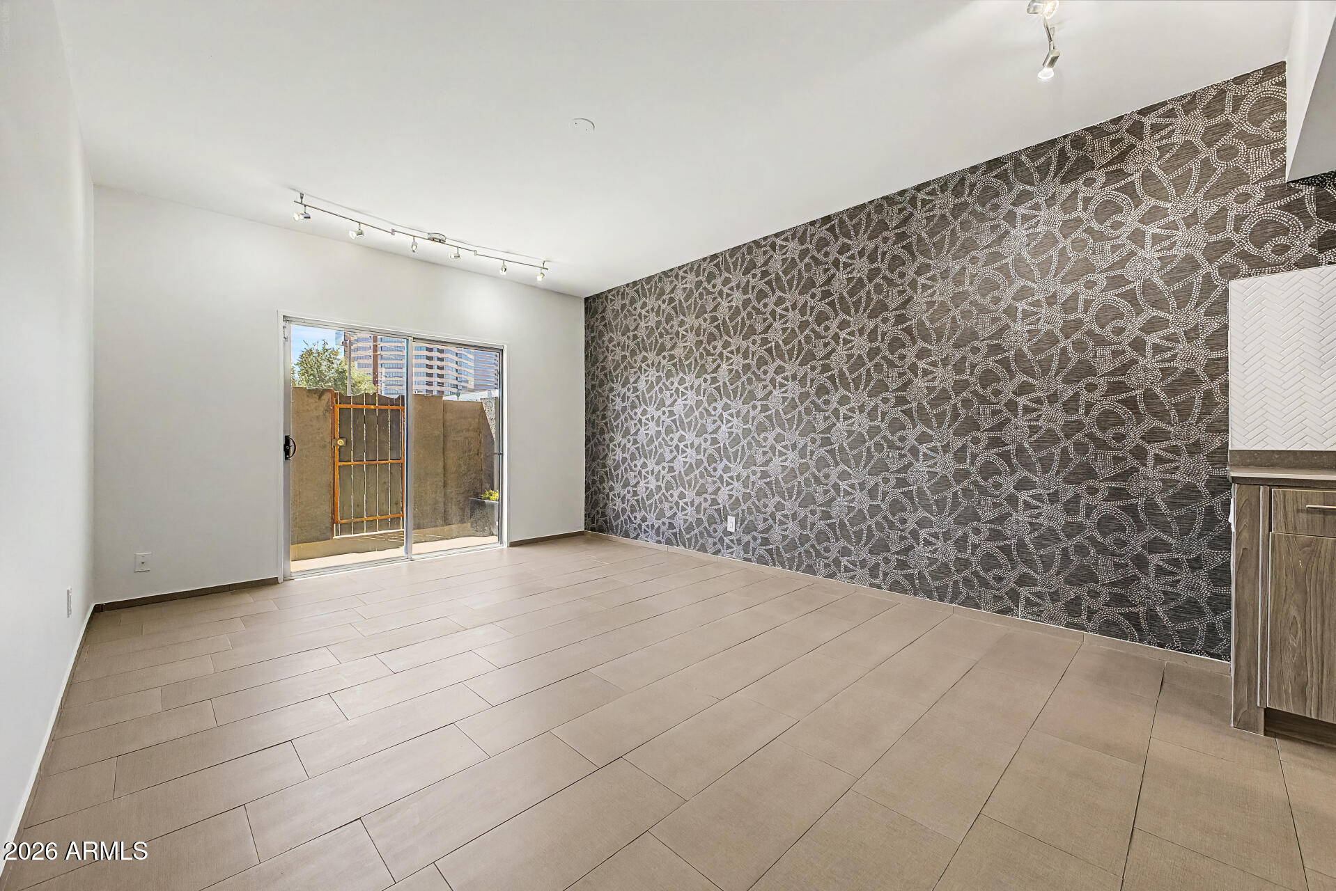 355 East Thomas Road, Unit B106 Phoenix, AZ 85012 - Photo 6 of 21