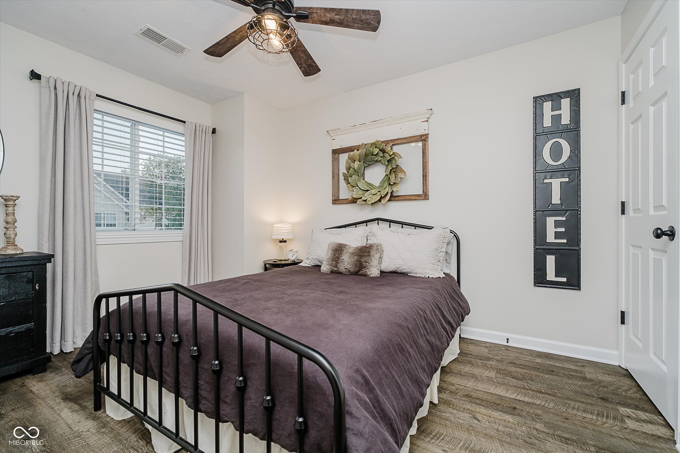 8292 Enclave Boulevard Fishers, IN 46038 - Photo 24 of 31