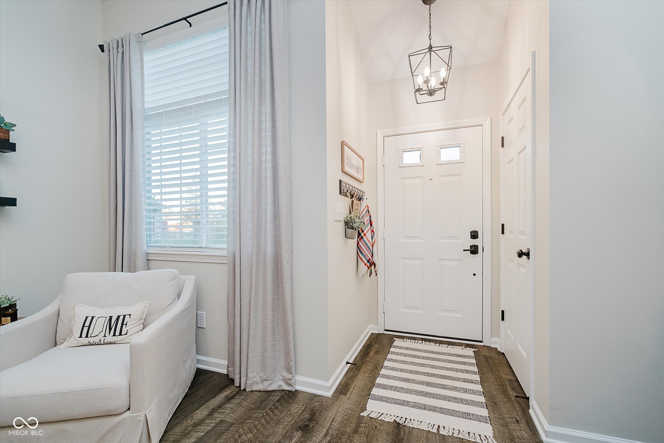 8292 Enclave Boulevard Fishers, IN 46038 - Photo 3 of 31