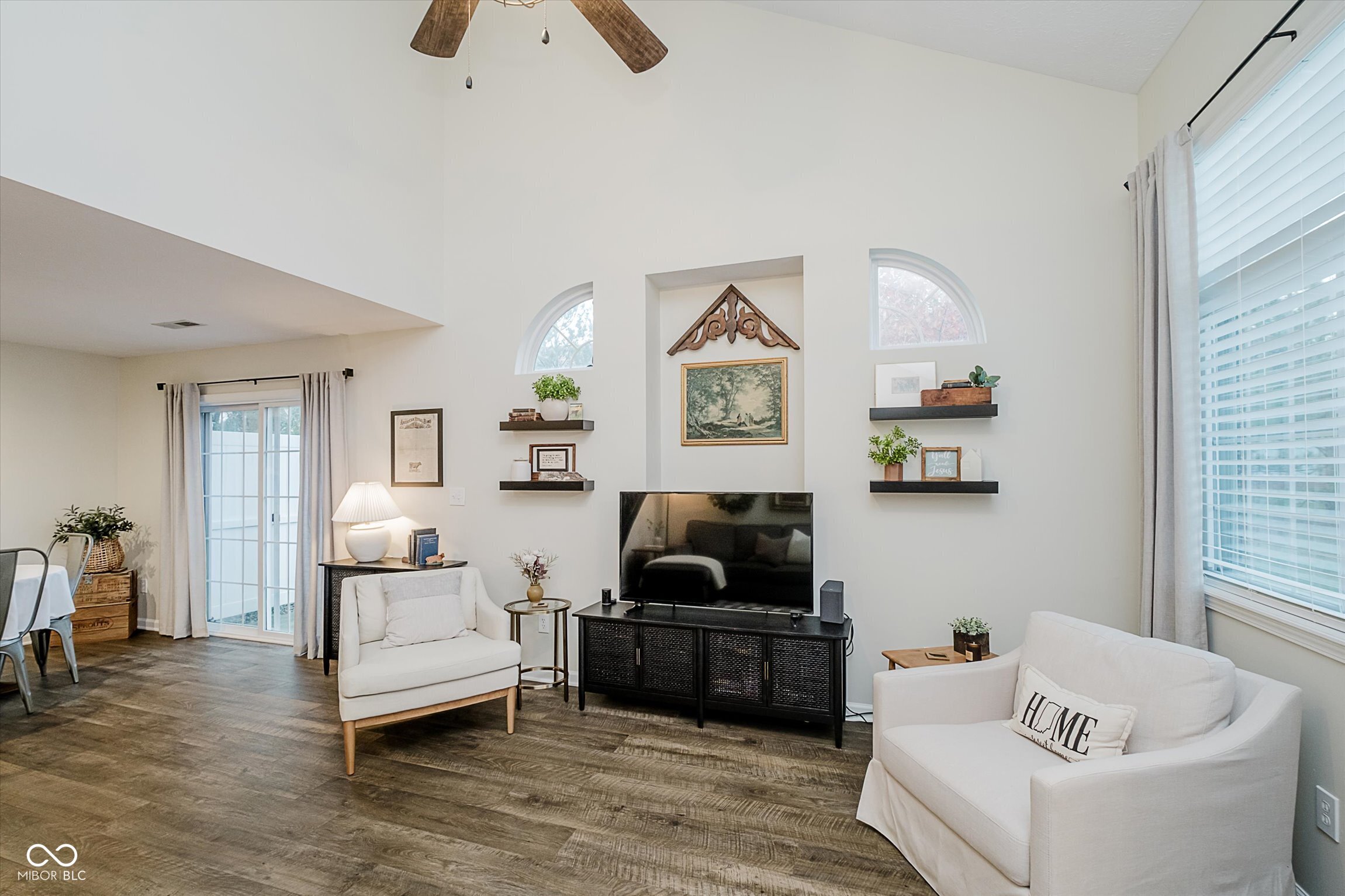 8292 Enclave Boulevard Fishers, IN 46038 - Photo 5 of 31