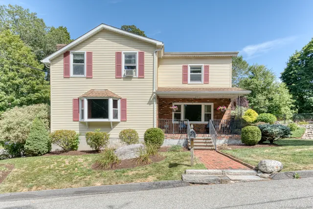 a front view of house with yard