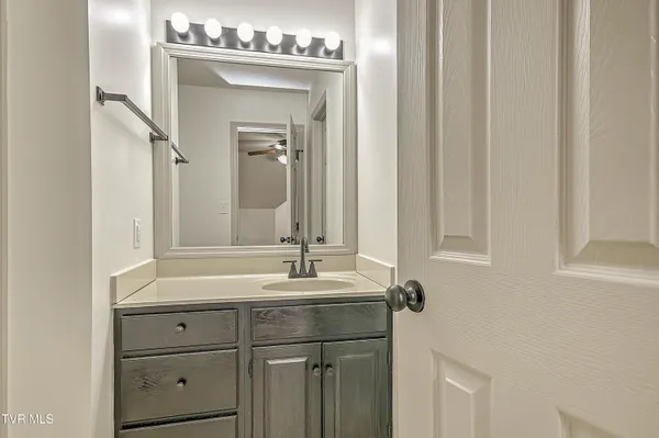 $249,900 | 1725 West Lakeview Drive, Unit 62, Johnson City, TN 37601