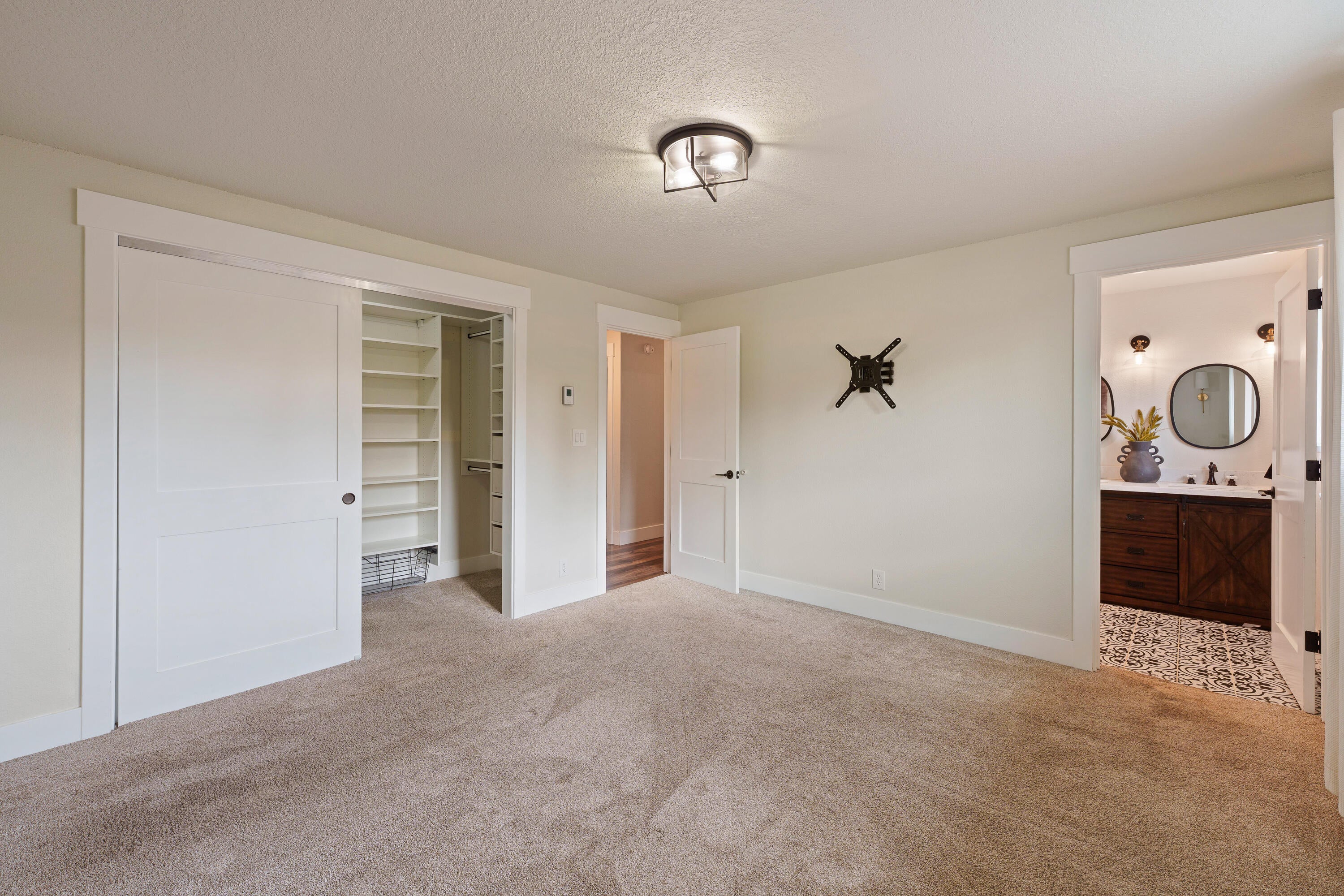 62118 Cody Jr Road Bend, OR 97701 - Photo 14 of 42 Primary Bedroom