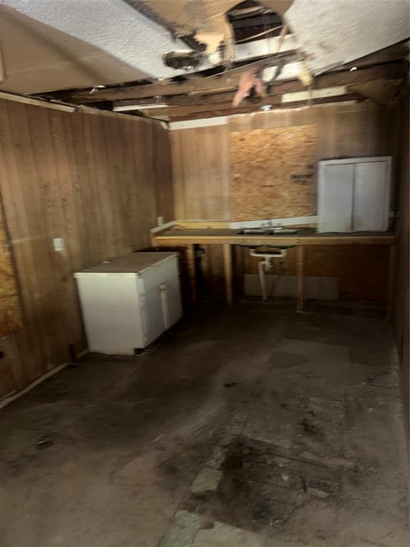 1015 South Pecos Street Coleman, TX 76834 - Photo 5 of 7 a locker room