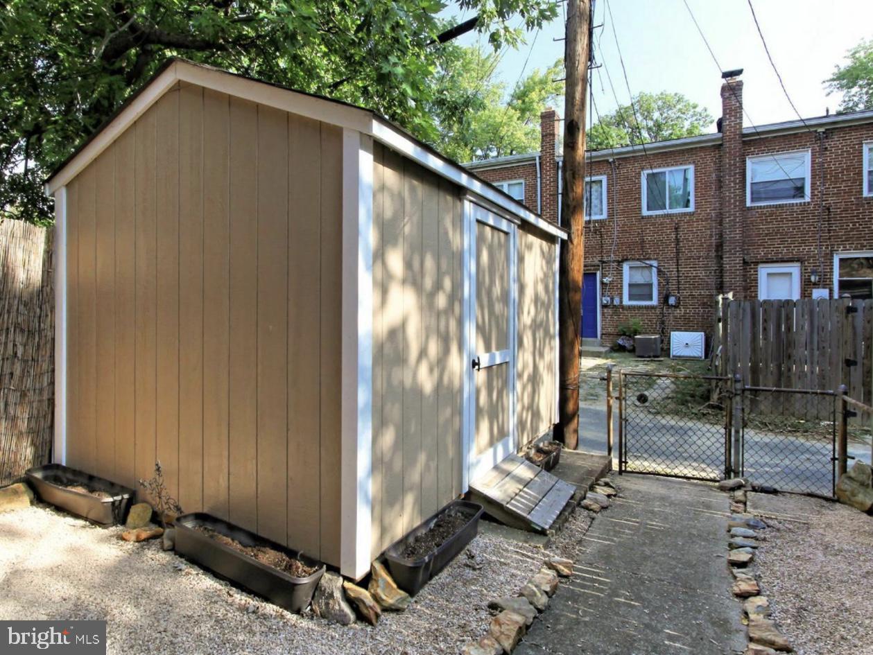 137 West Reed Avenue Alexandria, VA 22305 - Photo 16 of 17 a backyard of a house