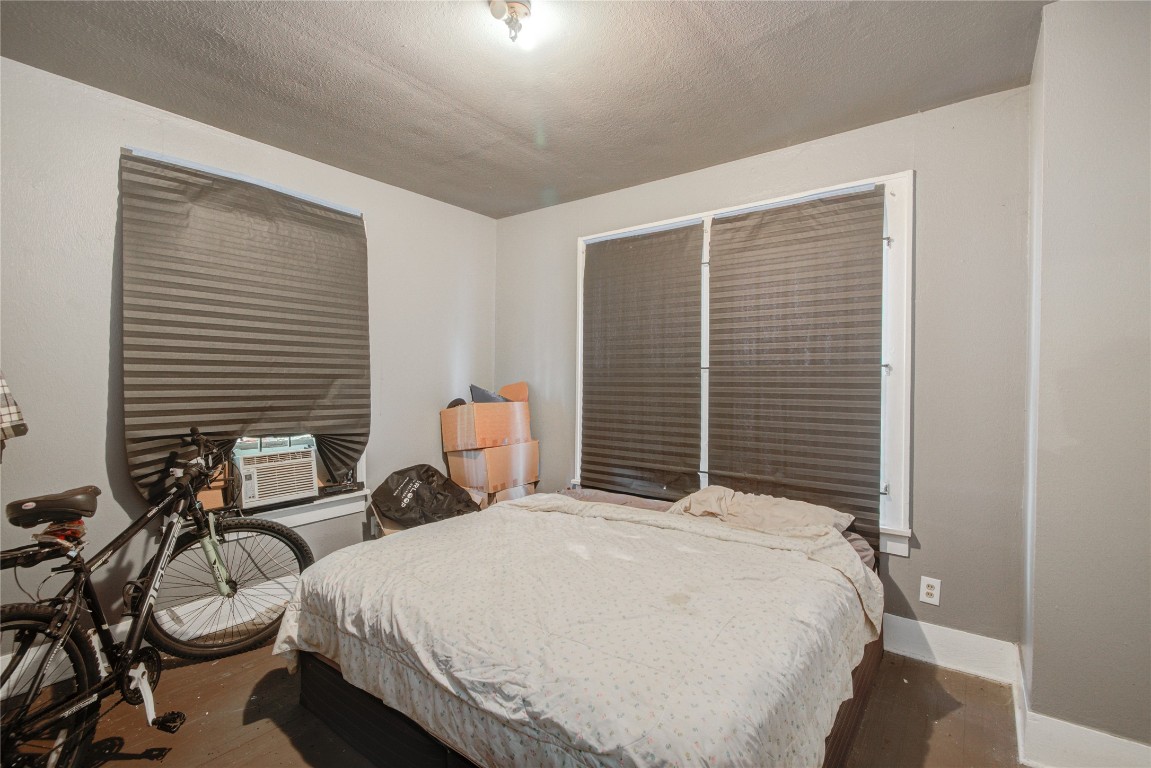 3405 Orange Street Houston, TX 77020 - Photo 11 of 19 a bedroom with bed and a window