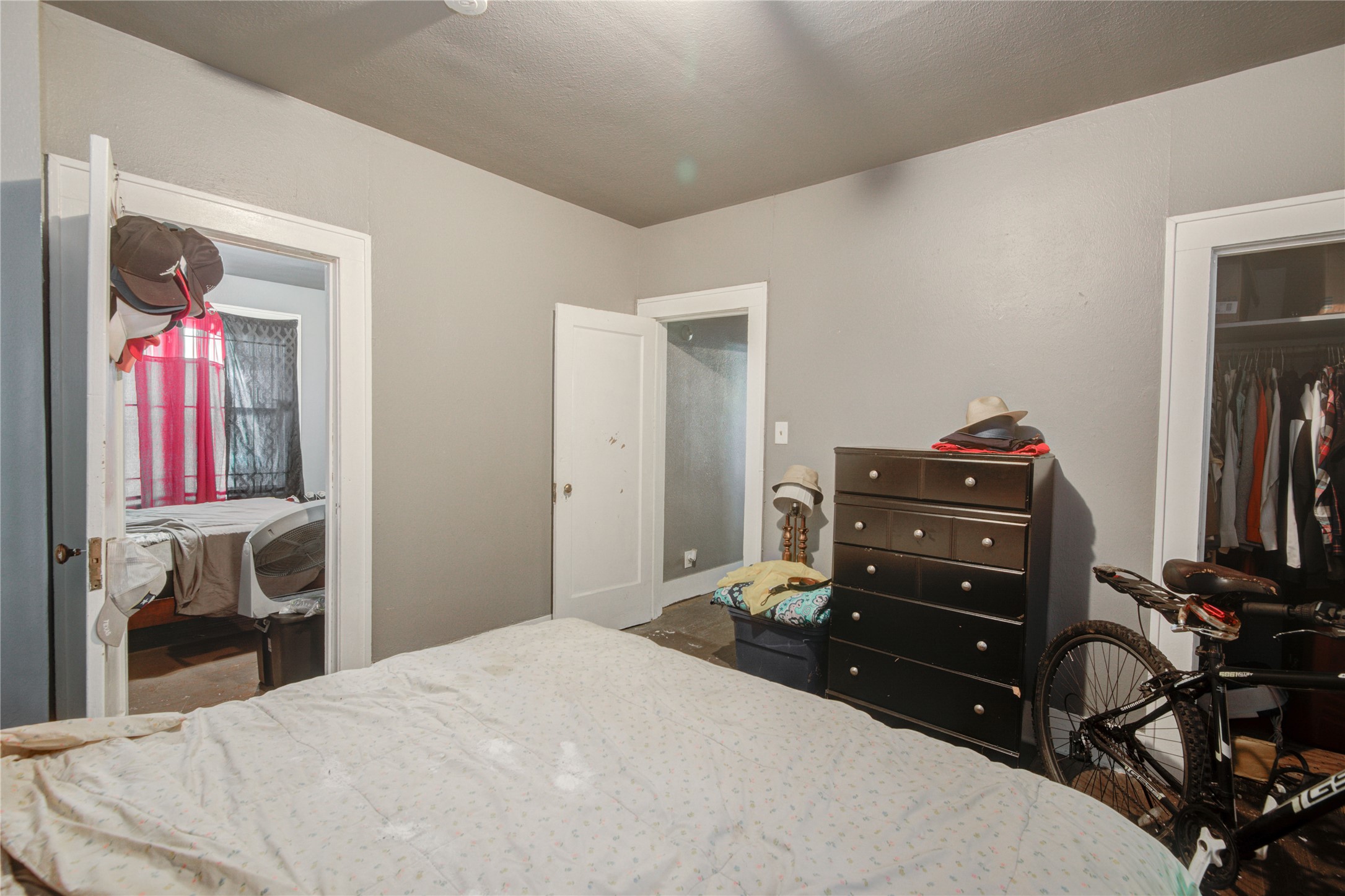 3405 Orange Street Houston, TX 77020 - Photo 12 of 19 a bedroom with a bed and a television