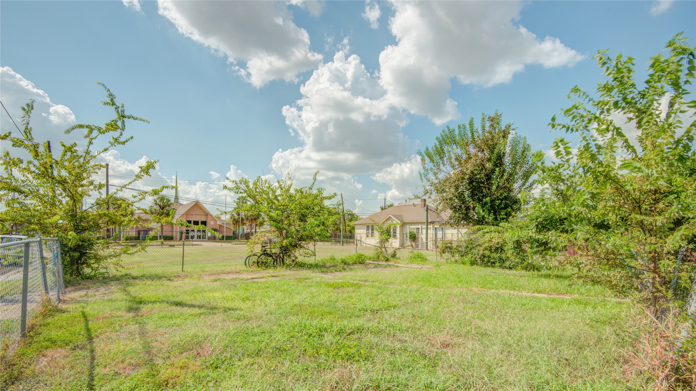 3405 Orange Street Houston, TX 77020 - Photo 14 of 19 a view of yard with swimming pool