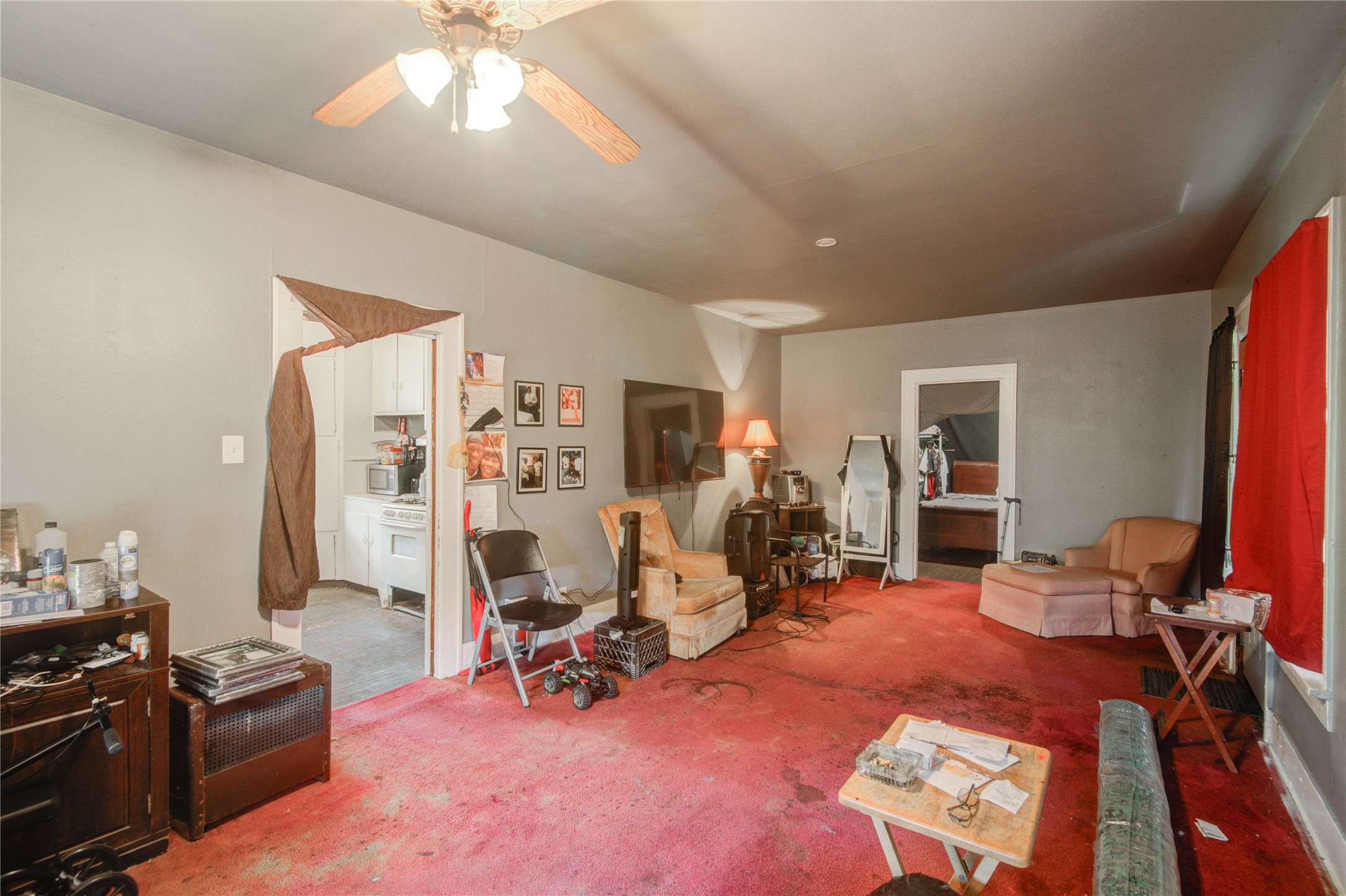 3405 Orange Street Houston, TX 77020 - Photo 5 of 19 a view of a room with gym equipment