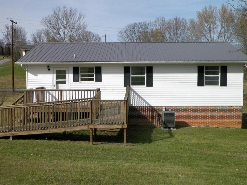 135 Mt Hebron Road Greeneville, TN 37743 - Photo 3 of 12 Photo 3