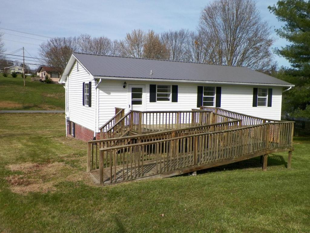 135 Mt Hebron Road Greeneville, TN 37743 - Photo 4 of 12 Photo 4