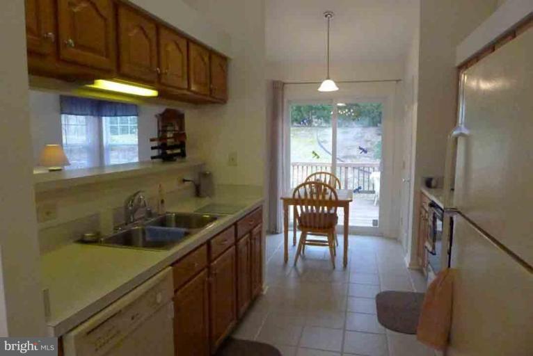6295 Patuxent Quarter Road Hanover, MD 21076 - Photo 15 of 22 Kitchen