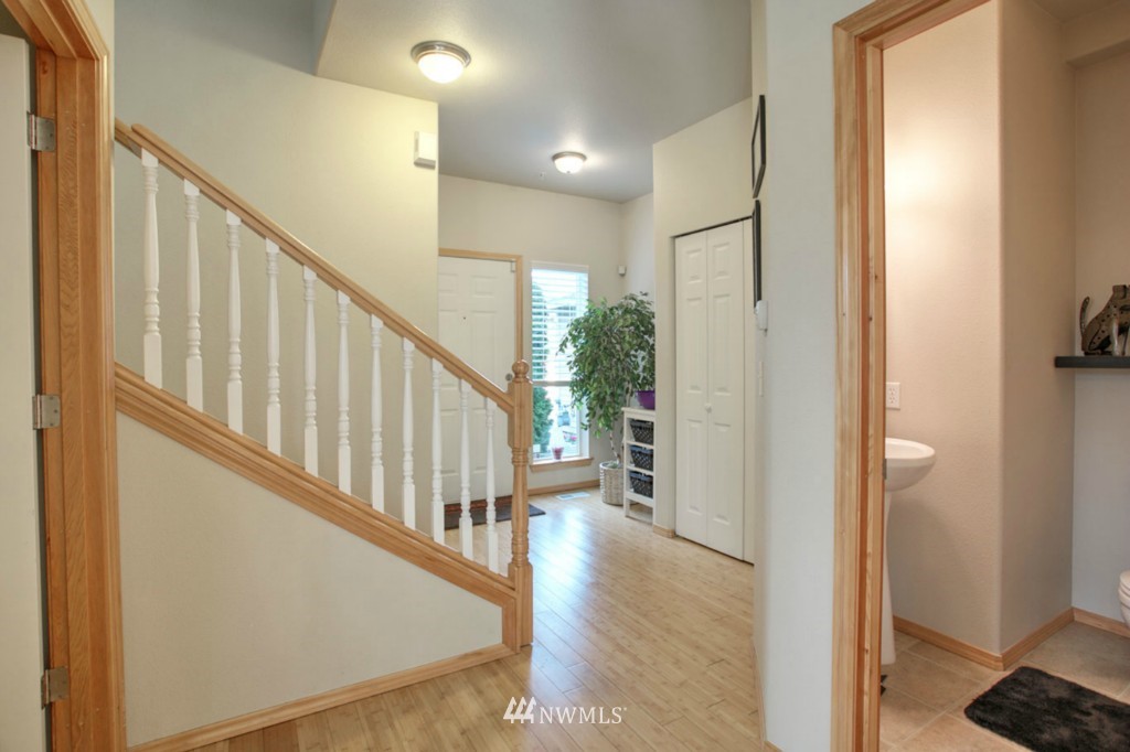 17170 114th Lane Southeast Renton, WA 98055 - Photo 2 of 15 Gallery Image 2