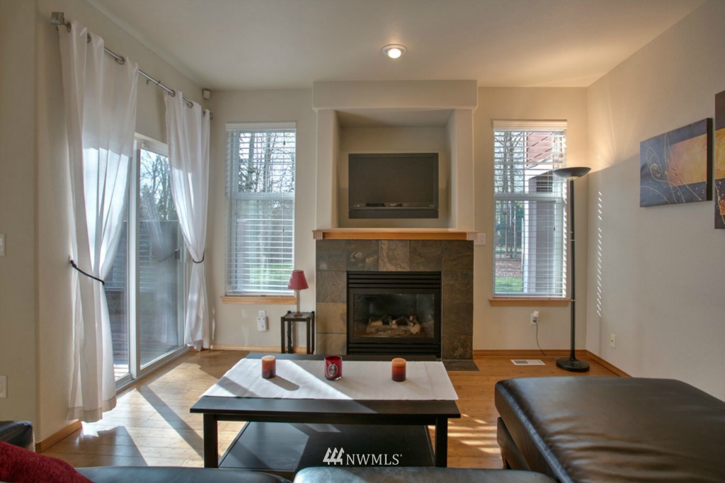17170 114th Lane Southeast Renton, WA 98055 - Photo 3 of 15 Gallery Image 3