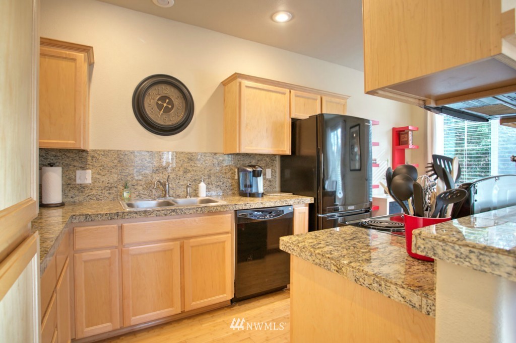 17170 114th Lane Southeast Renton, WA 98055 - Photo 5 of 15 Gallery Image 5