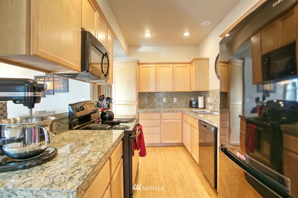 17170 114th Lane Southeast Renton, WA 98055 - Photo 6 of 15 Gallery Image 6