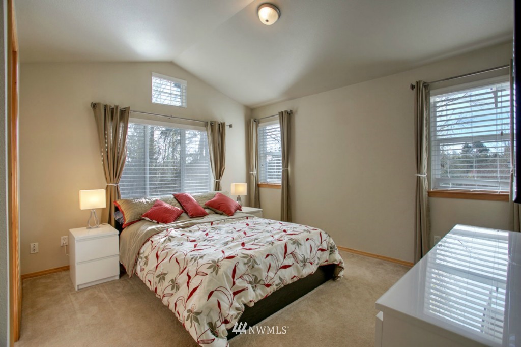 17170 114th Lane Southeast Renton, WA 98055 - Photo 9 of 15 Gallery Image 9