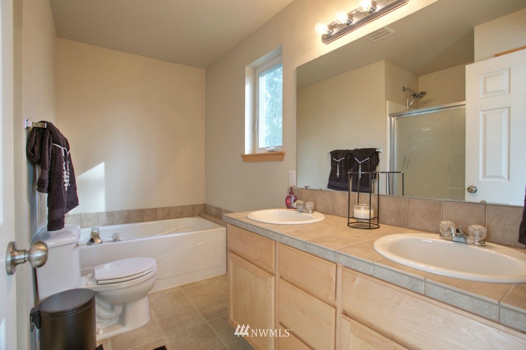 17170 114th Lane Southeast Renton, WA 98055 - Photo 10 of 15 Gallery Image 10