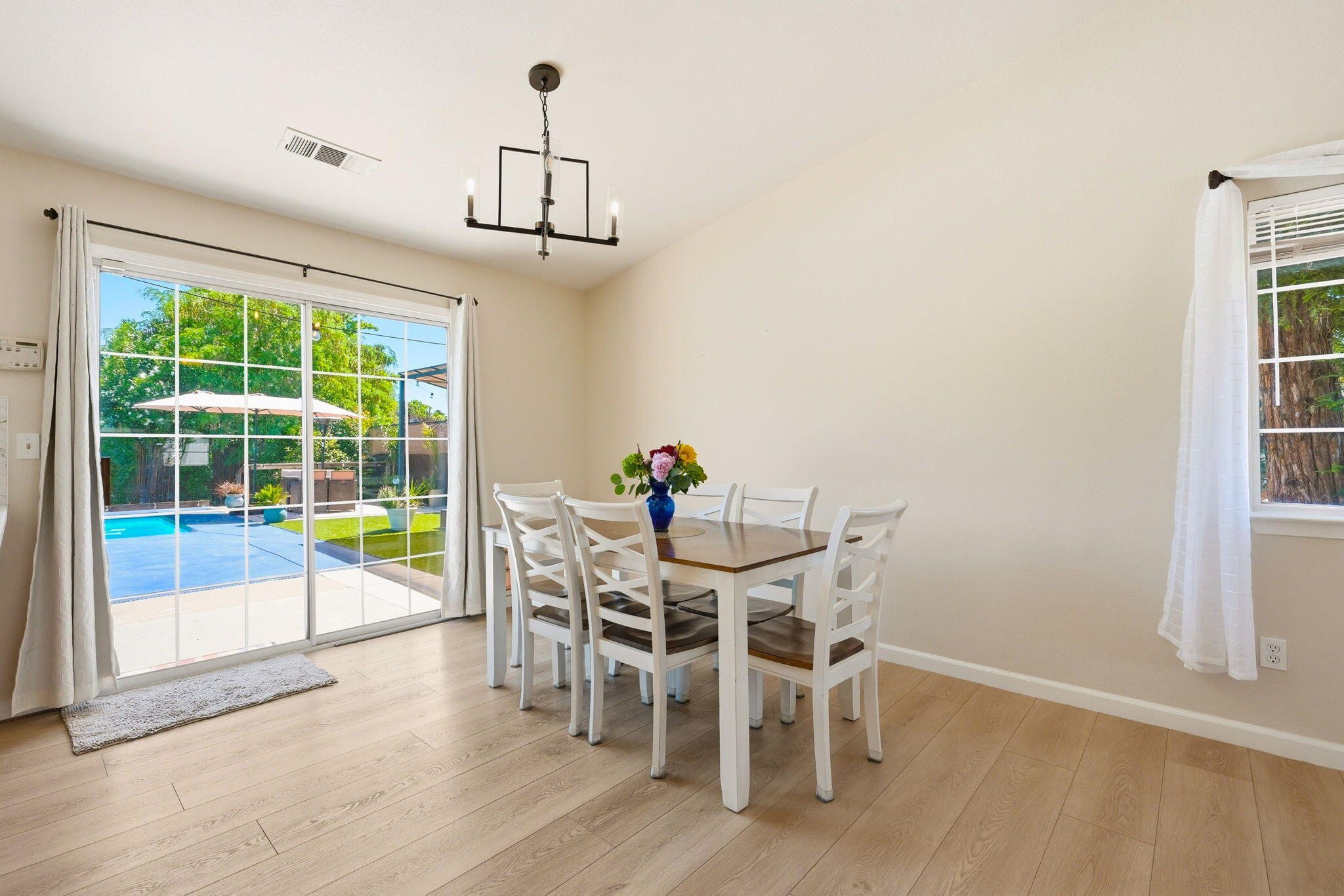 1803 Stetson Way Redding, CA 96003 - Photo 15 of 32 Dining Room