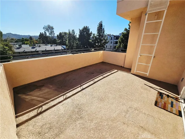 $4,200 | 4732 Radford Avenue, Unit 3, Valley Village, CA 91607