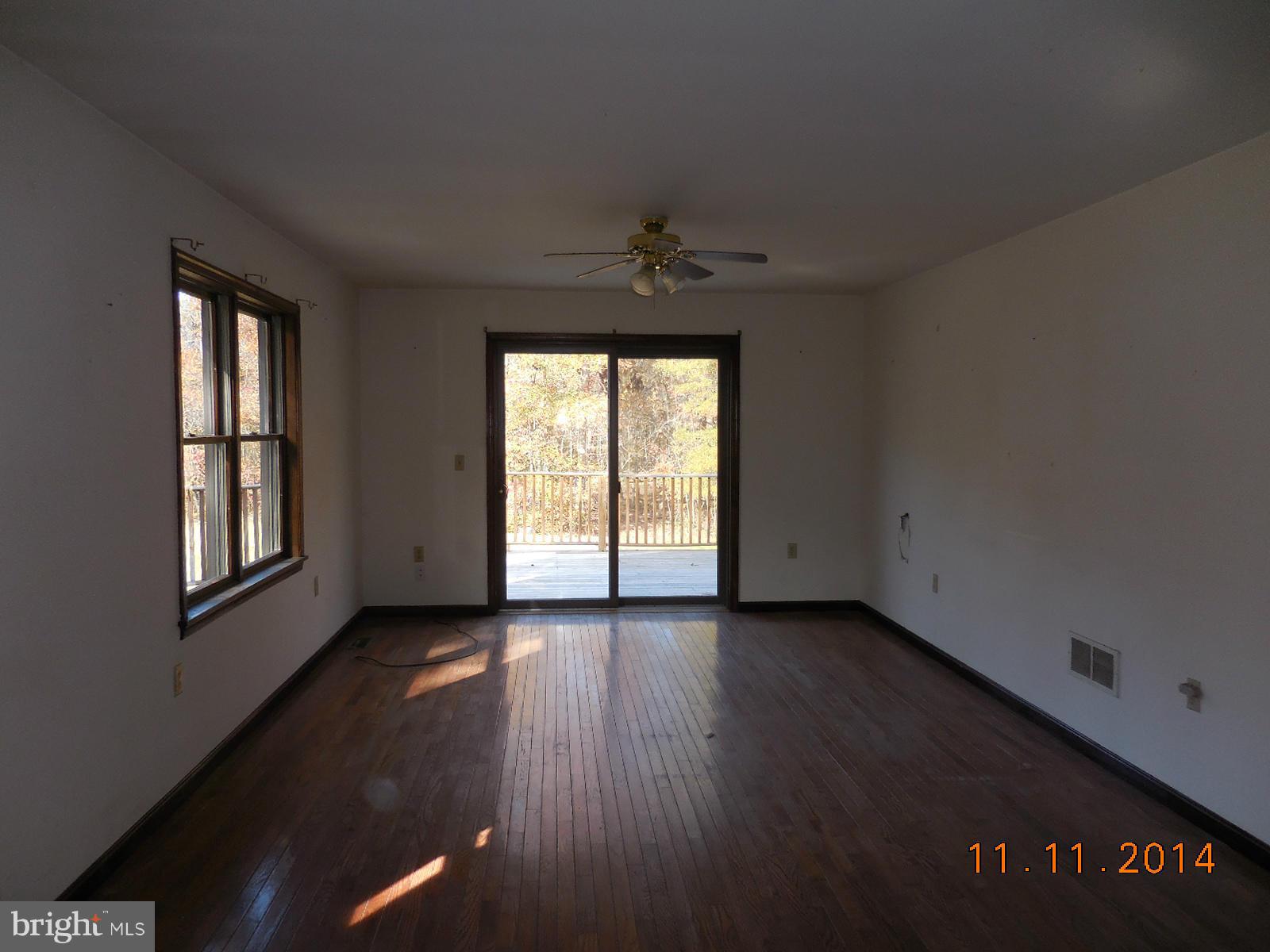 16839 Jones Road Henderson, MD 21640 - Photo 8 of 25 Living Room
