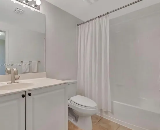 $3,500 | 888 Douglas Road, Unit 917, Coral Gables, FL 33134