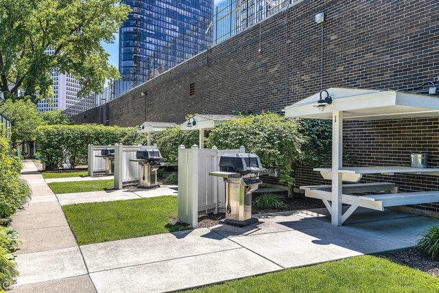 5455 North Sheridan Road, Unit 3702 Chicago, IL 60640 - Photo 21 of 27 Gallery Image 21