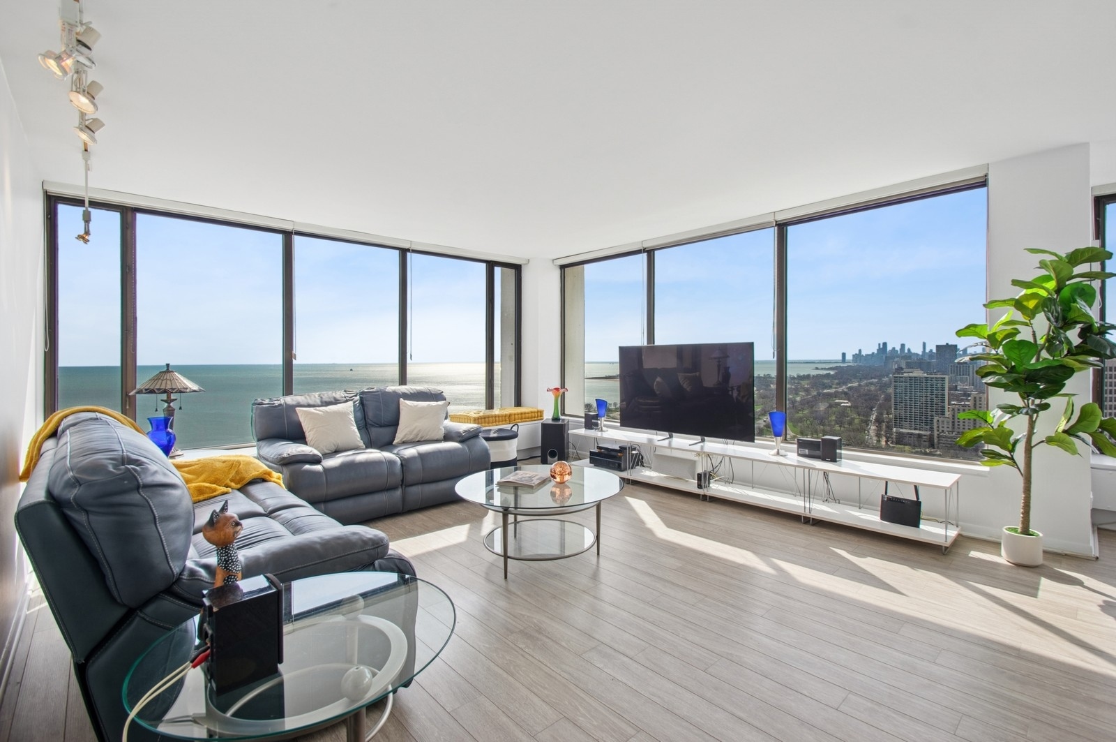 5455 North Sheridan Road, Unit 3702 Chicago, IL 60640 - Photo 4 of 27 Gallery Image 4
