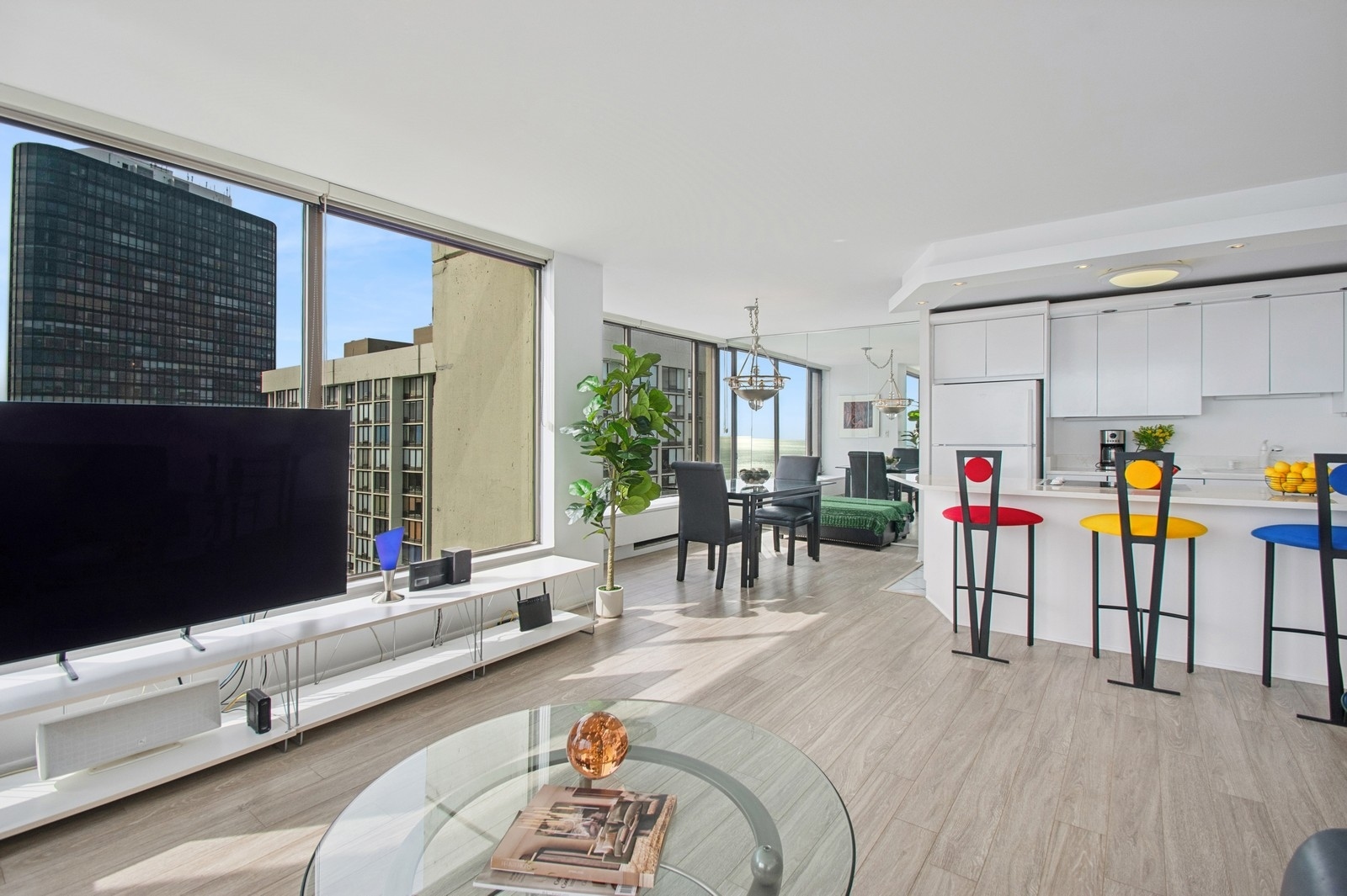 5455 North Sheridan Road, Unit 3702 Chicago, IL 60640 - Photo 8 of 27 Gallery Image 8