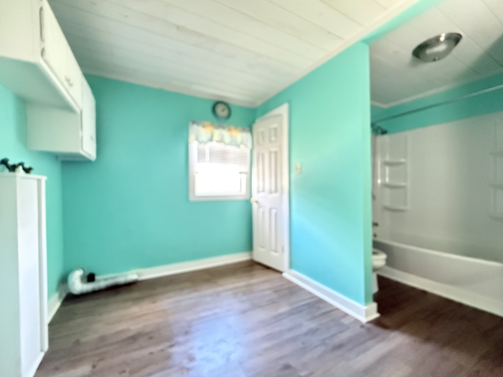 2844 Jarman Hollow Road Palmyra, TN 37142 - Photo 19 of 32 a view of room with window and entryway