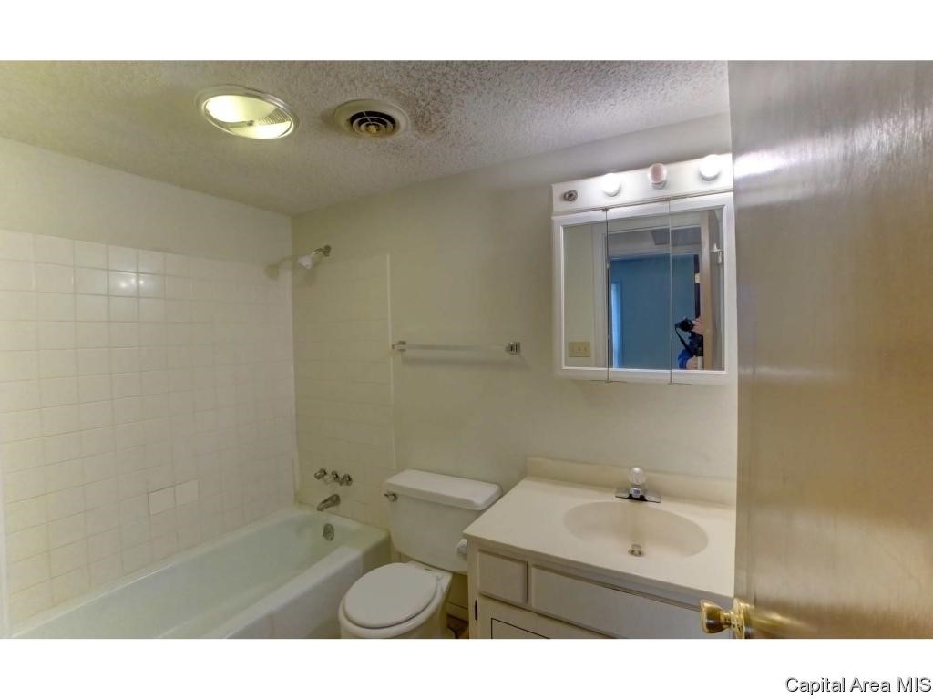 1914 Jeanette Lane, Unit 7 Springfield, IL 62702 - Photo 12 of 31 Gallery Image 12