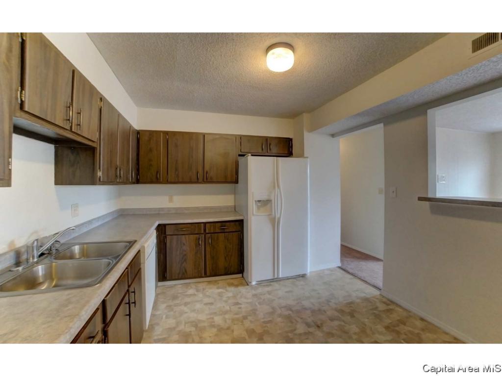 1914 Jeanette Lane, Unit 7 Springfield, IL 62702 - Photo 4 of 31 Gallery Image 4