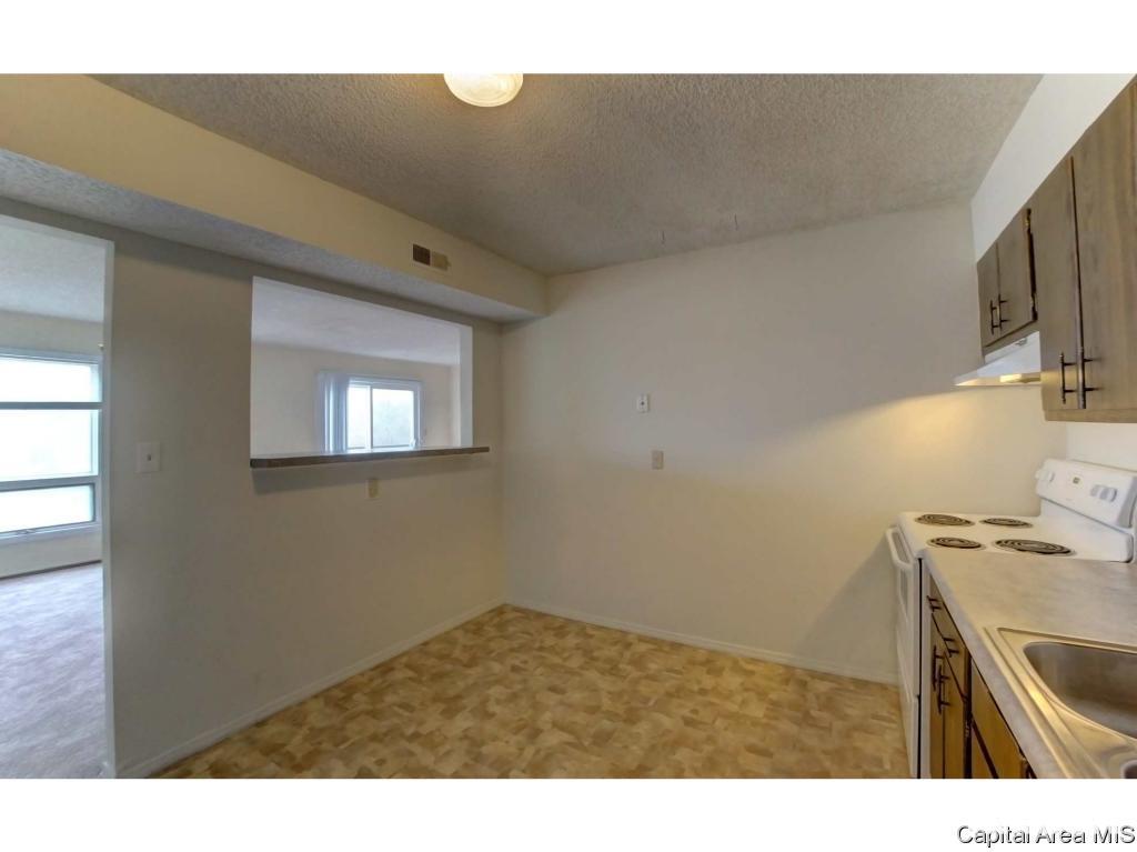 1914 Jeanette Lane, Unit 7 Springfield, IL 62702 - Photo 6 of 31 Gallery Image 6