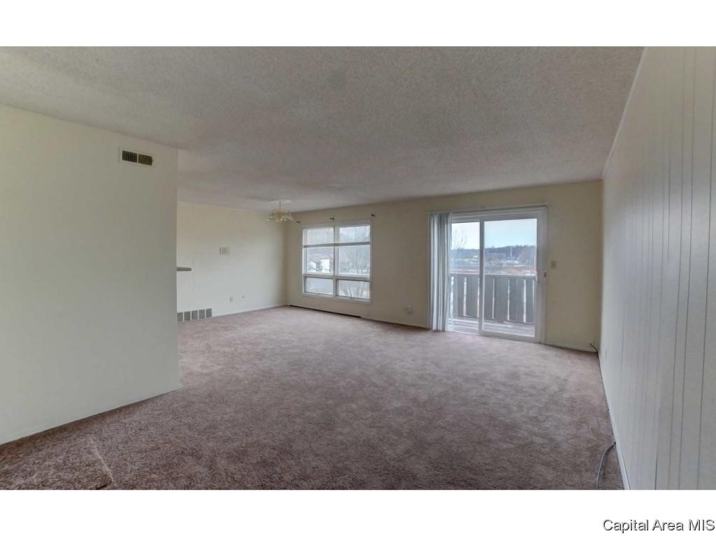 1914 Jeanette Lane, Unit 7 Springfield, IL 62702 - Photo 7 of 31 Gallery Image 7