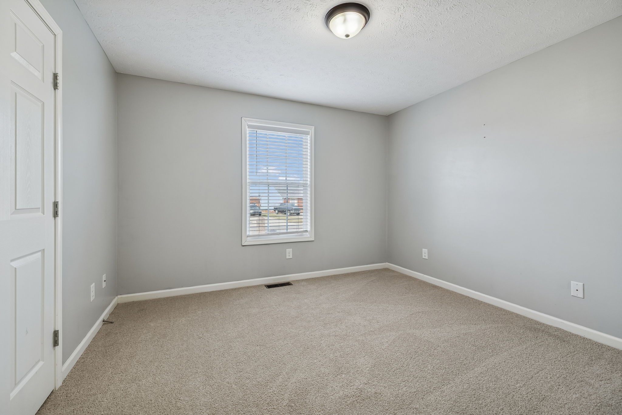 136 Thacker Drive Portland, TN 37148 - Photo 19 of 39 an empty room with windows