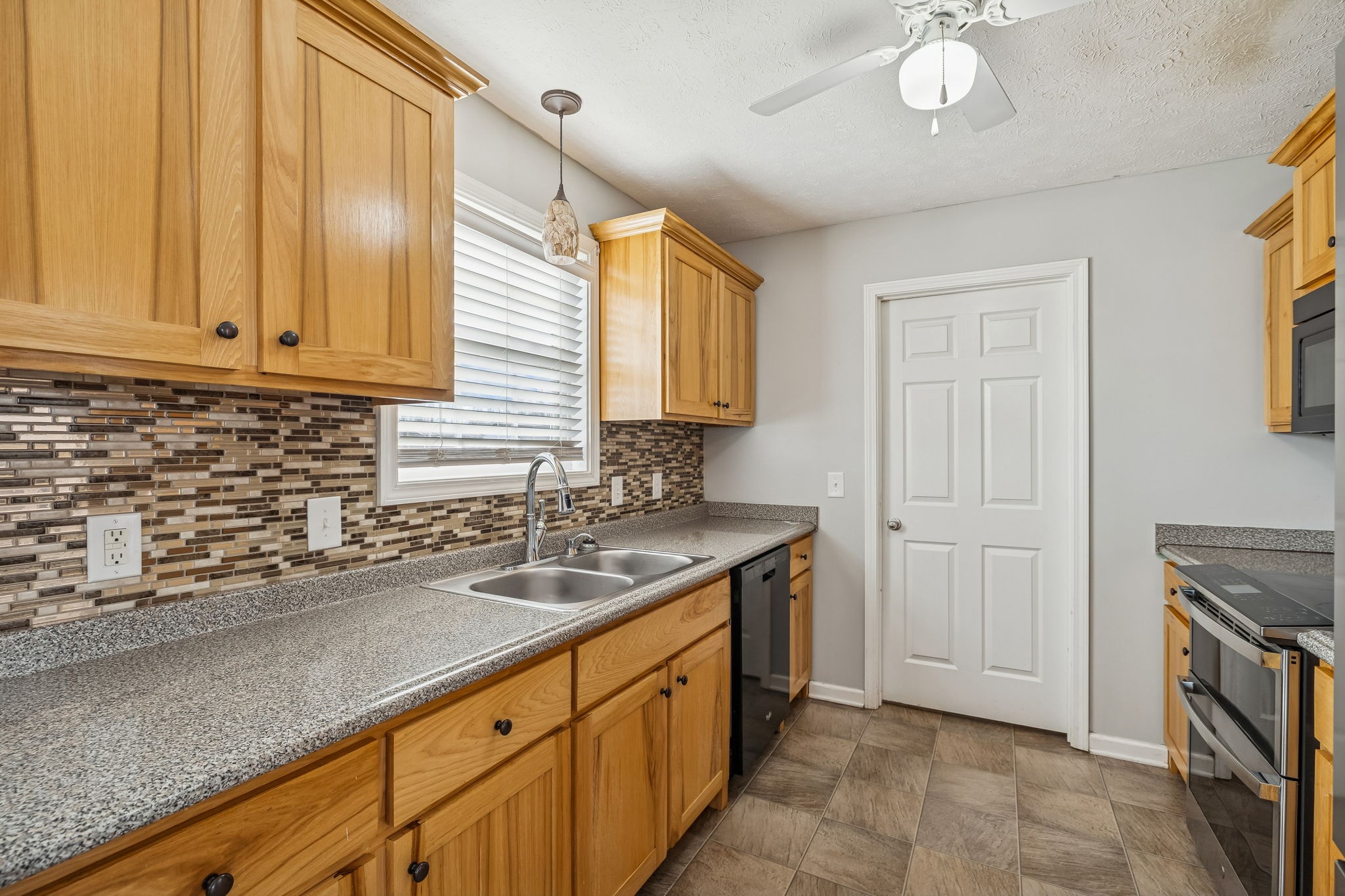 136 Thacker Drive Portland, TN 37148 - Photo 10 of 39 a kitchen with a sink and cabinets