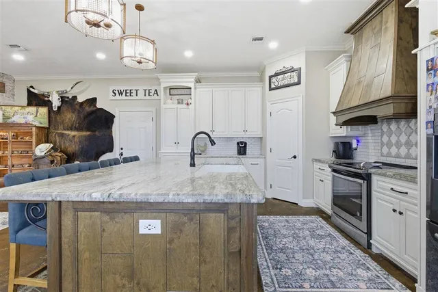 $450,000 | 7347 Choupique Road, Sulphur, LA 70665