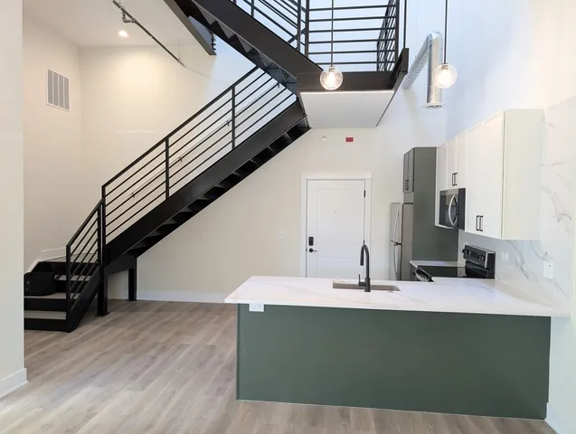 $4,299 | 1453 Maple Avenue, Unit 205, Evanston, IL 60201