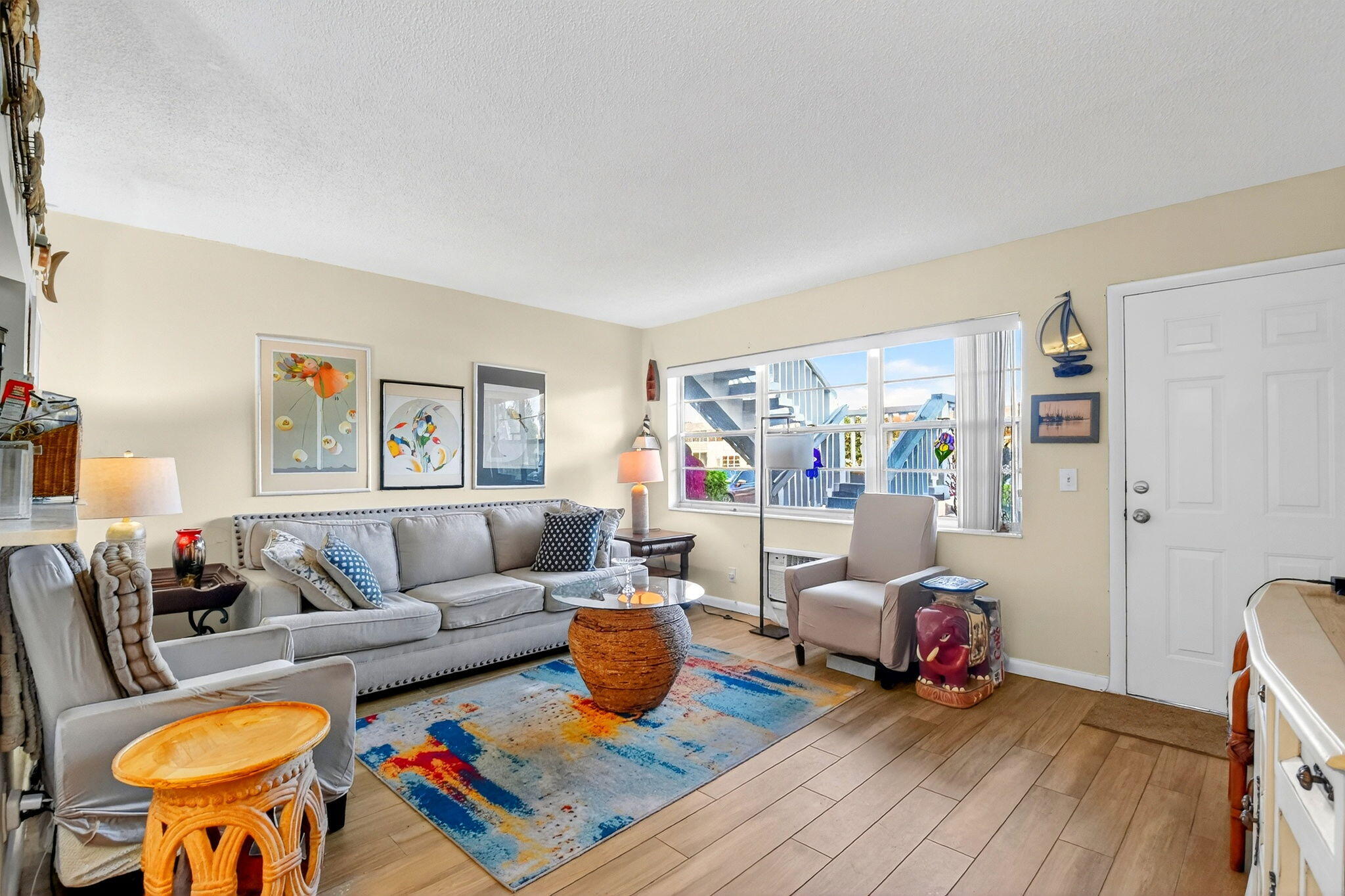 332 Northampton Q West Palm Beach, FL 33417 - Photo 4 of 42 a living room with furniture a rug and a wall painting