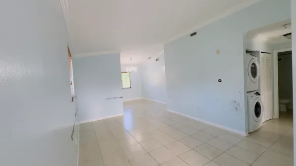 $2,000 | 3481 Briar Bay Boulevard, Unit 201, West Palm Beach, FL 33411
