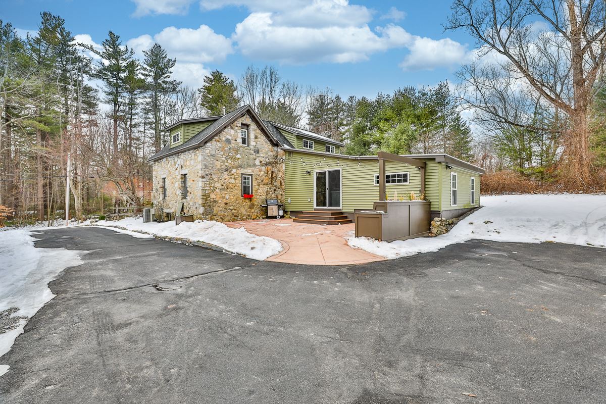 109 Ministerial Road Bedford, NH 03110 - Photo 7 of 49