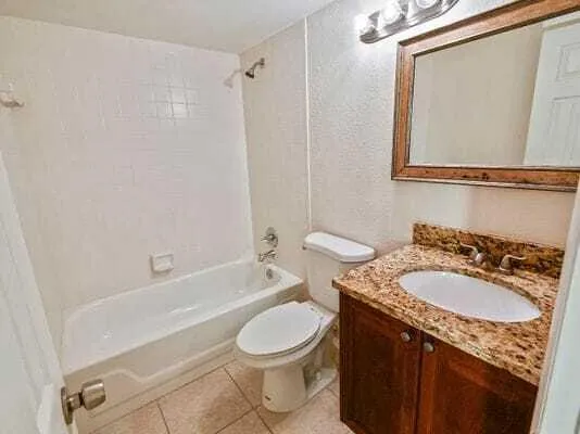 $300,000 | 2168 White Pine Circle, Unit D, Greenacres, FL 33415