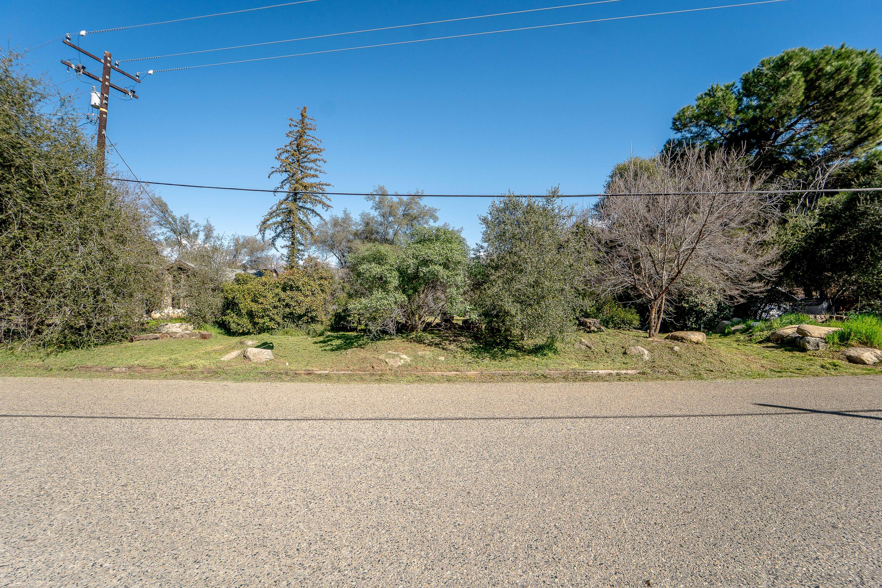 40518 Cherokee Oaks Drive Three Rivers, CA 93271 - Photo 8 of 33 -