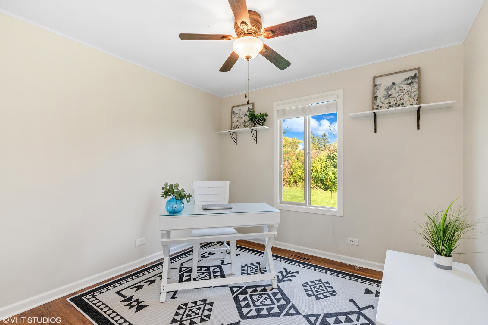 575 Forest View Road Lindenhurst, IL 60046 - Photo 11 of 21 a bedroom with a bed and a window
