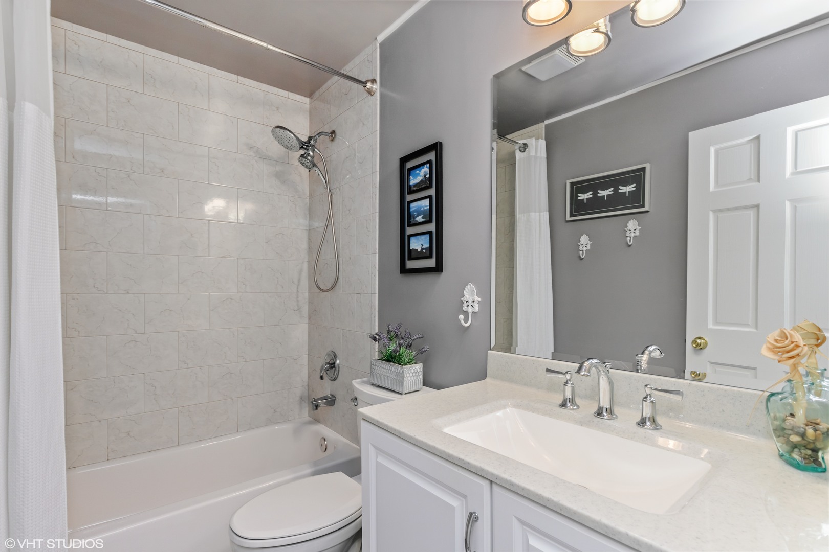 575 Forest View Road Lindenhurst, IL 60046 - Photo 10 of 21 a bathroom with a sink toilet tub and shower