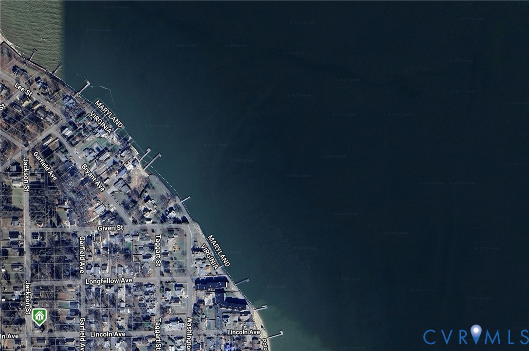 711 Jackson Street Colonial Beach, VA 22443 - Photo 41 of 41 a bathroom with a small window